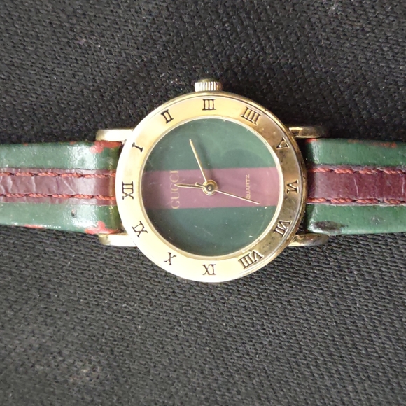 Ladies Gucci Watch - Picture 1 of 8